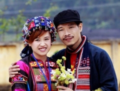 Lên vùng sơn cước ngắm những thiếu nữ Lô Lô xinh đẹp