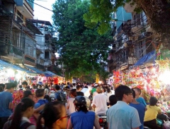 Du lịch Hà Nội ngắm ‘phố Trung thu’ rực rỡ sắc màu