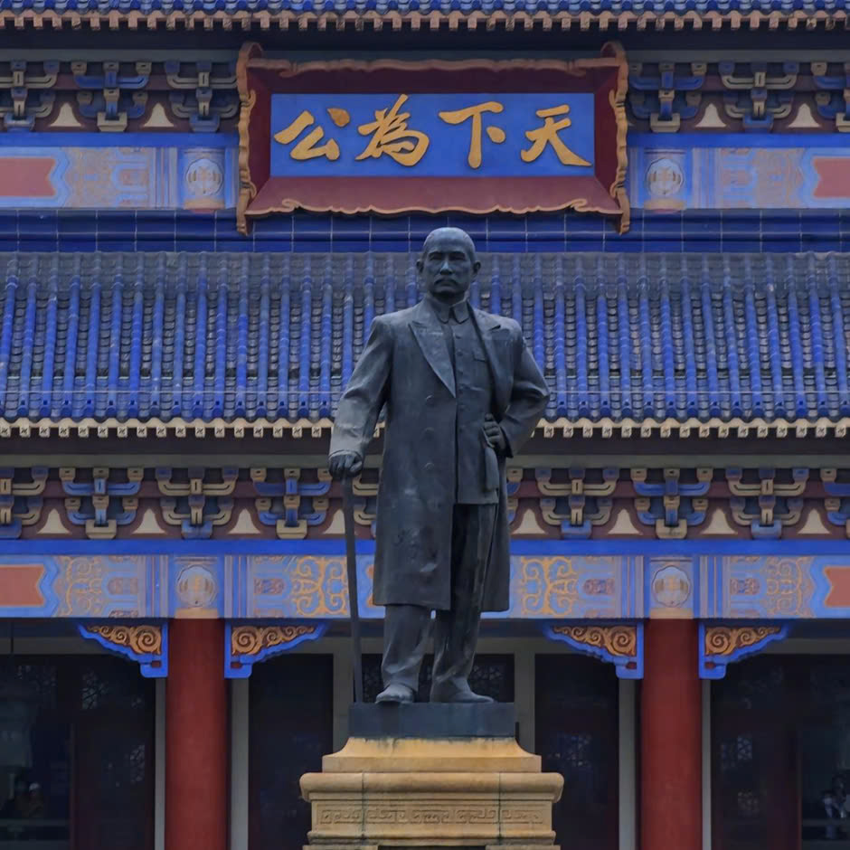 Tượng đài Tôn Trung Sơn sừng sững uy nghiêm