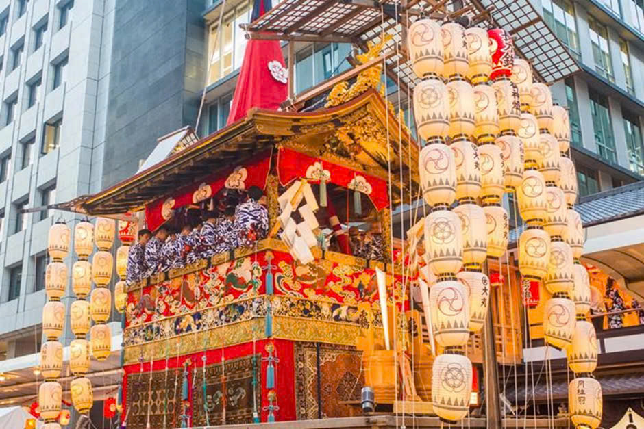 Lễ hội Gion được tổ chức hàng năm như một lời tri ân đến các vị thần và là biểu tượng cho sức khỏe và sự may mắn