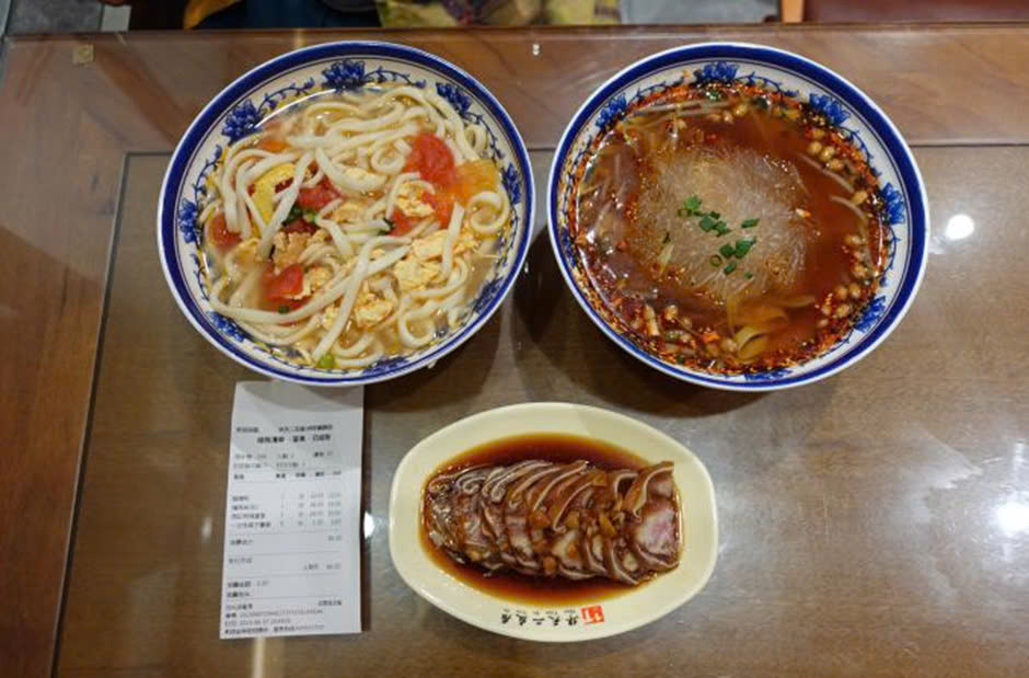 Hai suất mì và món tai heo chua ngọt tại Hoa Thiên Nhi Hữu Cư