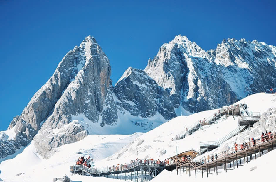 Mùa đông đến, núi Kiệu Tử được bao phủ bởi làn tuyết trắng xóa