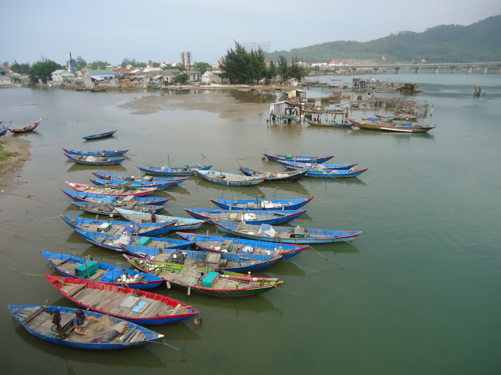 L&agrave;ng ch&agrave;i thanh b&igrave;nh ở vịnh lăng c&ocirc;