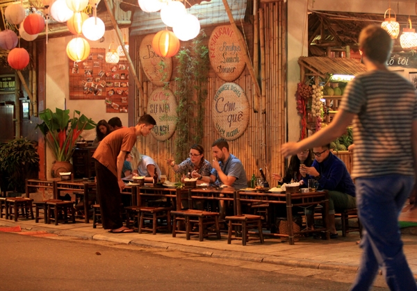 Những địa điểm hút khách đêm cuối tuần tại Hà Nội